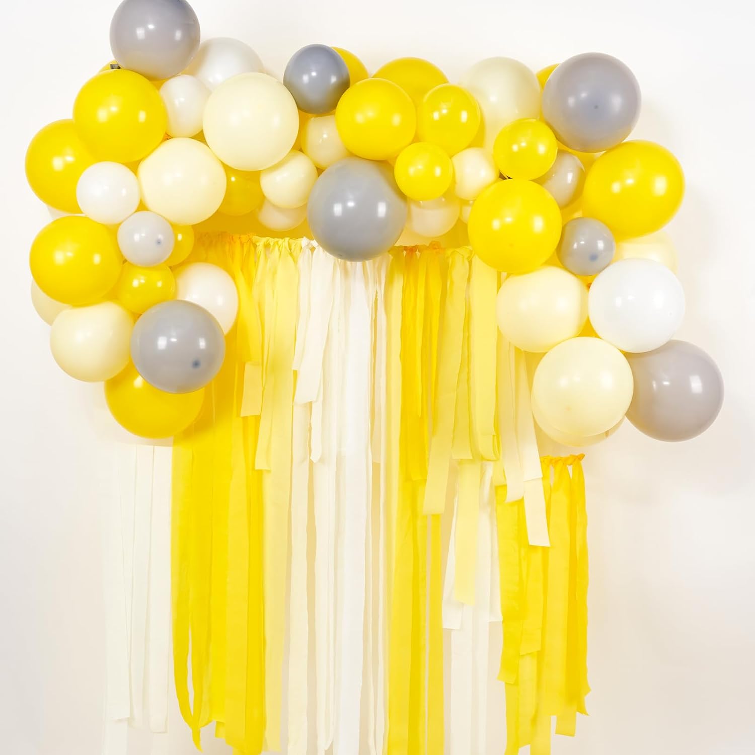 PartyWoo Crepe Paper Streamers 4 Rolls Yellow