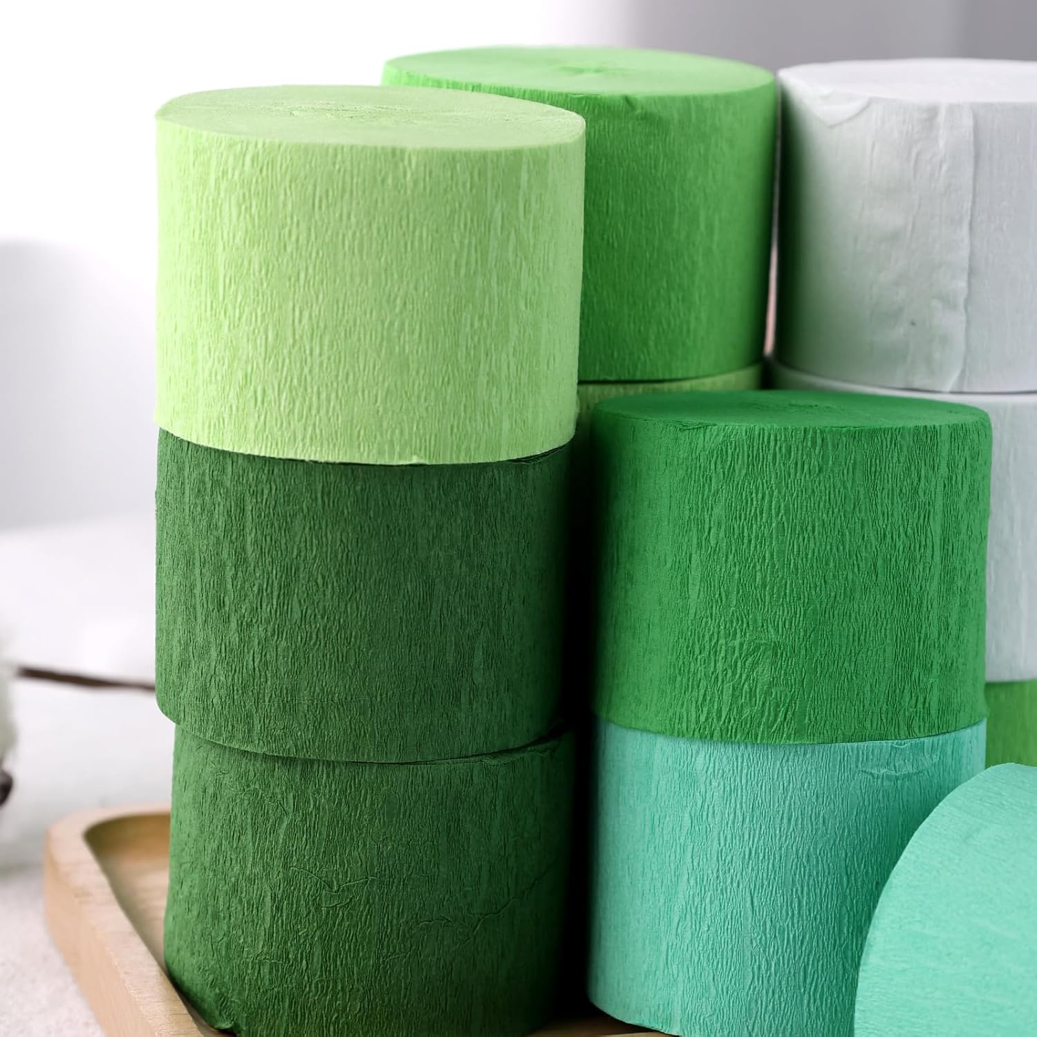 Koogel 12 Rolls Green and White Crepe Paper Streamers