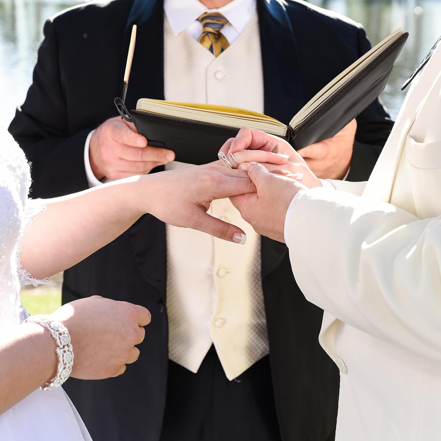 Hoolerry Wedding Officiant Book with Black Pen