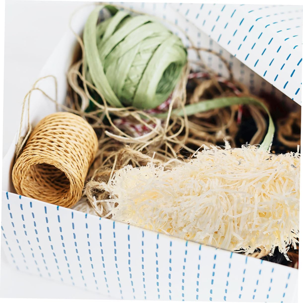 Beavorty 2Bags Crinkle Cut Shredded Paper Basket Filler