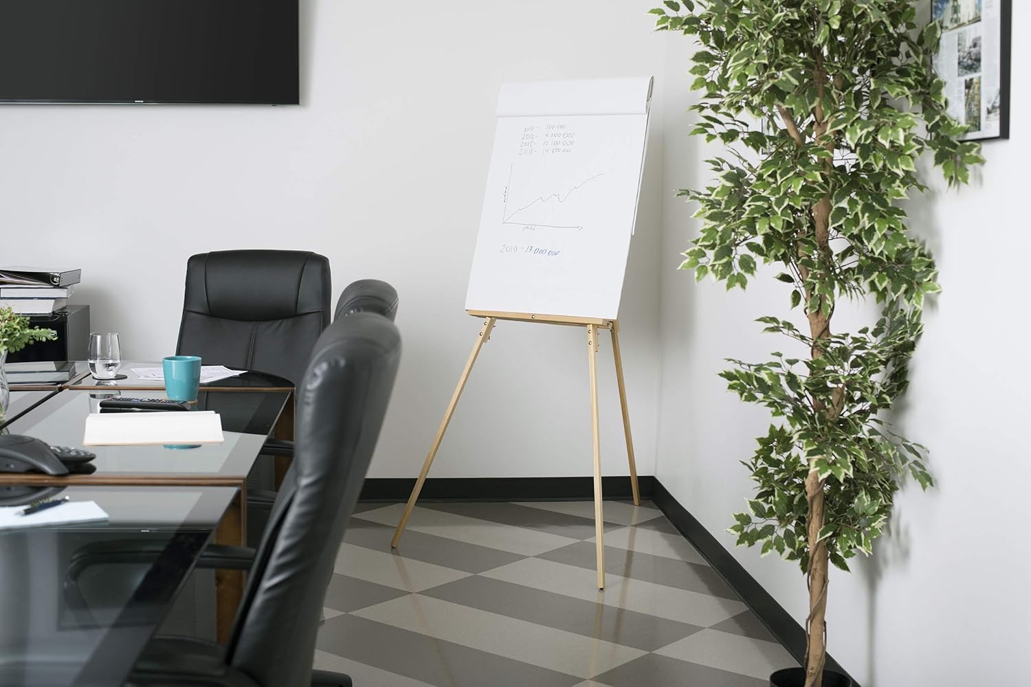 SD Studio Design Natural Wood Easel for Art and Displays